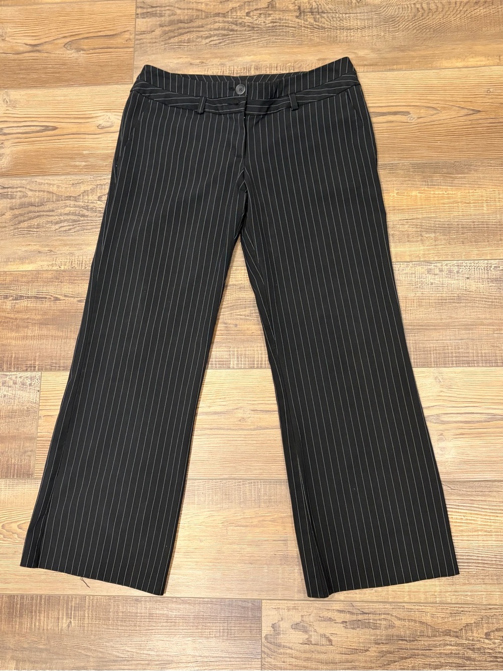6 degrees Black straight wide leg Pinstripe 26” inseam Cropped low rise Trousers